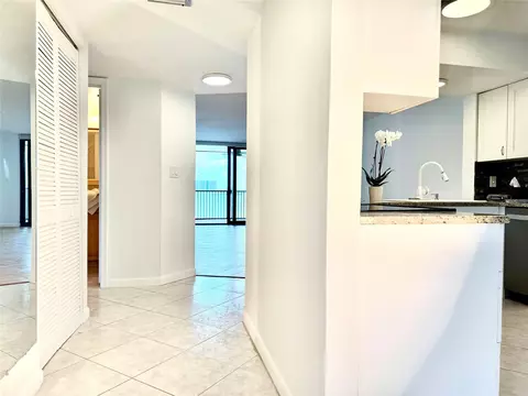 117 Lake Emerald Dr #205, Oakland Park, FL 33309