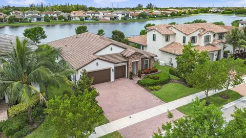 9228 Grand Prix Ln, Boynton Beach, FL 33472