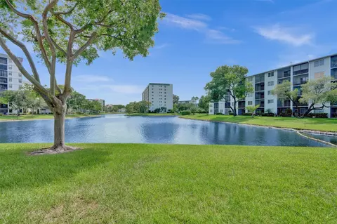 2226 N Cypress Bend Dr #109, Pompano Beach, FL 33069