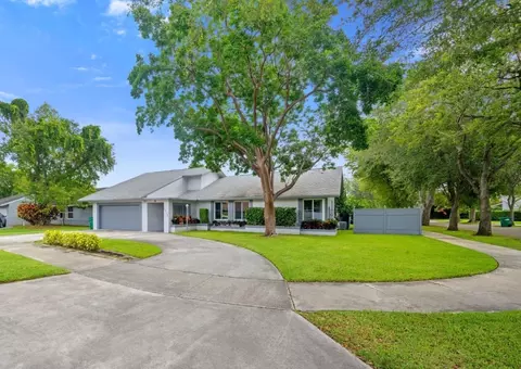 10115 E Calusa Club Dr, Miami, FL 33186