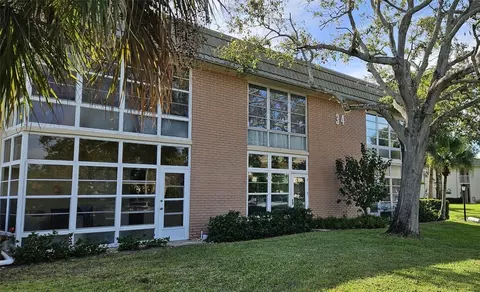 34 Vista Gdns #104, Vero Beach, FL 32962