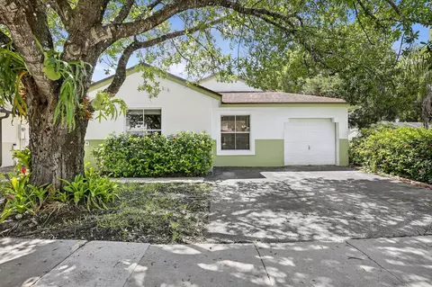 20774 NW 3rd Ct, Pembroke Pines, FL 33029