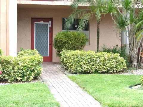 7320 Lake Circle Dr #101, Margate, FL 33063