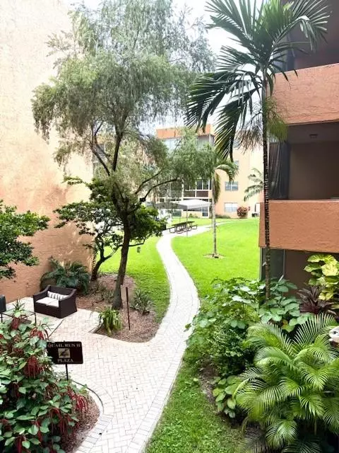 3050 Sunrise Lakes Dr #223, Fort Lauderdale, FL 33322