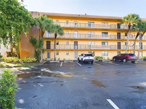 9370 SW 8th #301, Boca Raton, FL 33428