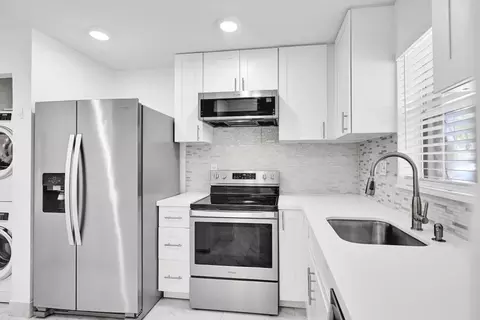 10303 Sunrise Lks #107, Sunrise, FL 33322
