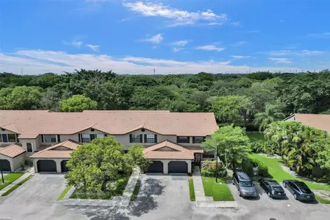 9117 Vineyard Lk, Plantation, FL 33324