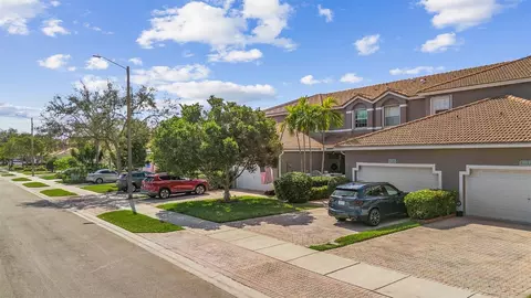 2751 E Aragon #3, Sunrise, FL 33313