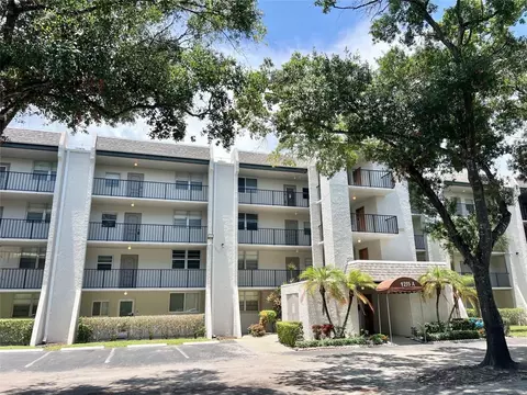 9235 Lagoon #204, Davie, FL 33324