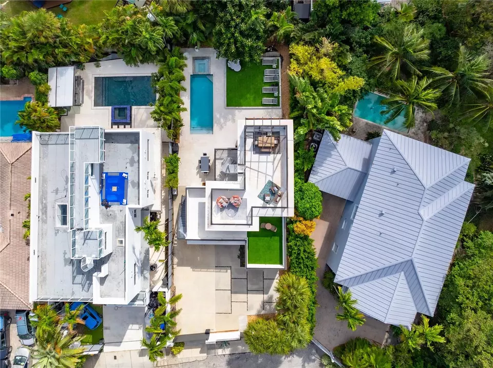 View/Area - 3304 NE 15th Ct, Fort Lauderdale, FL 33304 photo 3 of 9