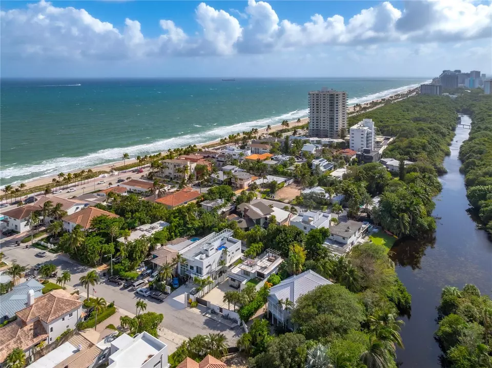 View/Area - 3304 NE 15th Ct, Fort Lauderdale, FL 33304 photo 6 of 9