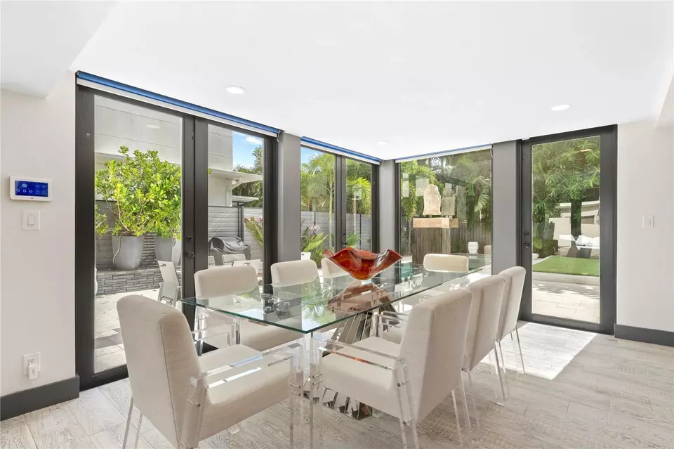 Dining - 3304 NE 15th Ct, Fort Lauderdale, FL 33304 photo 1 of 3