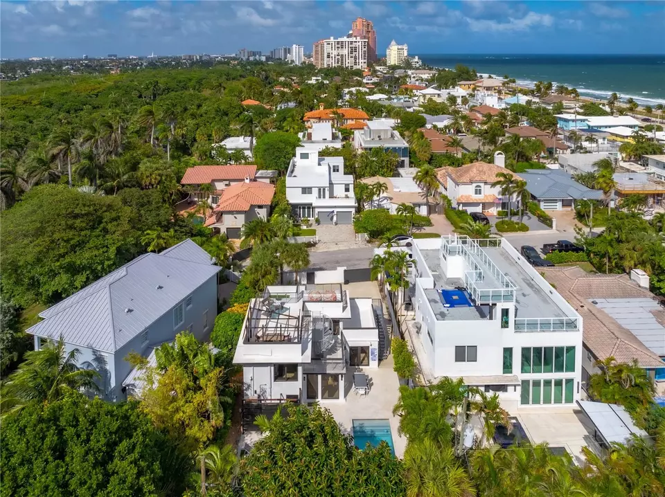 View/Area - 3304 NE 15th Ct, Fort Lauderdale, FL 33304 photo 8 of 9