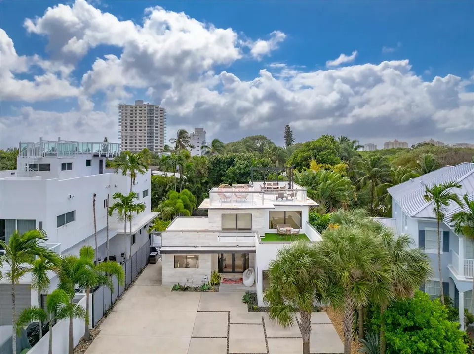 View/Area - 3304 NE 15th Ct, Fort Lauderdale, FL 33304 photo 2 of 9