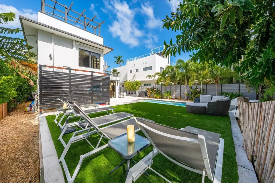 Exterior - 3304 NE 15th Ct, Fort Lauderdale, FL 33304 photo 15 of 15