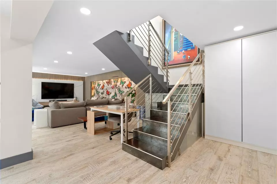 Entry Way - 3304 NE 15th Ct, Fort Lauderdale, FL 33304 photo 2 of 3