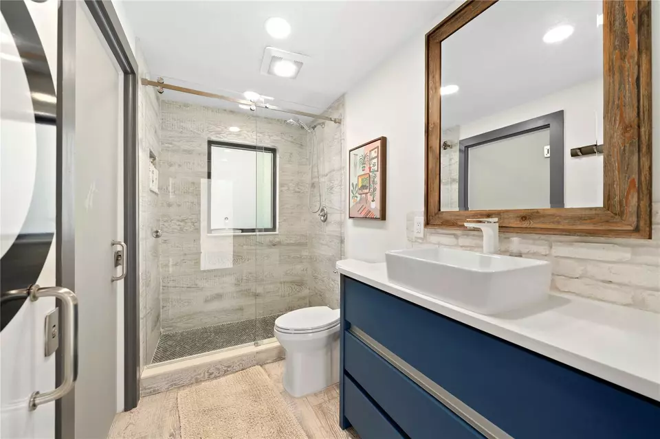 Bath - 3304 NE 15th Ct, Fort Lauderdale, FL 33304 photo 1 of 1