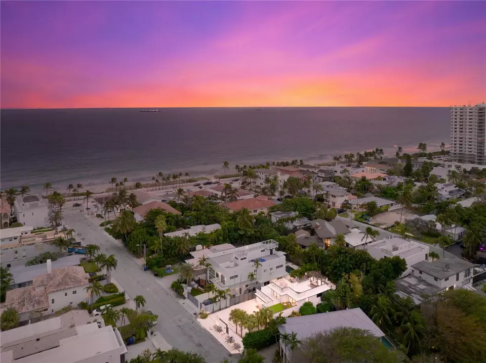 View/Area - 3304 NE 15th Ct, Fort Lauderdale, FL 33304 photo 1 of 9