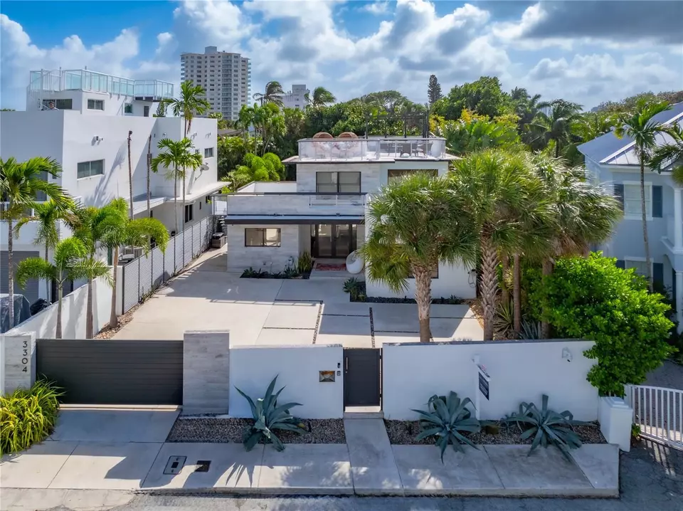 Exterior - 3304 NE 15th Ct, Fort Lauderdale, FL 33304 photo 2 of 15