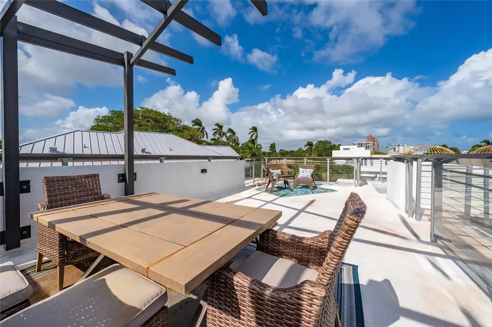 Exterior - 3304 NE 15th Ct, Fort Lauderdale, FL 33304 photo 11 of 15