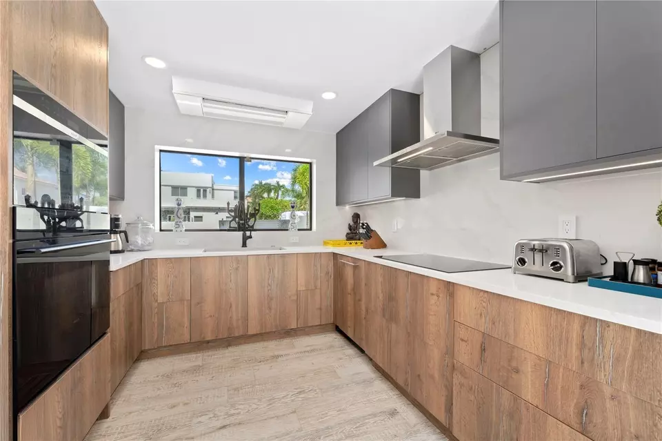 Kitchen - 3304 NE 15th Ct, Fort Lauderdale, FL 33304 photo 4 of 5