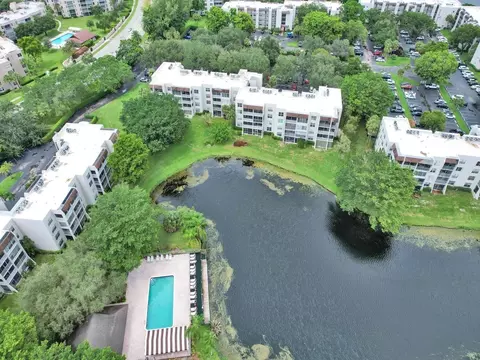 9340 Lagoon #309, Davie, FL 33324