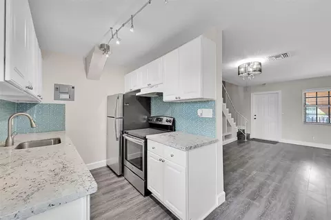 905 NE 28th St #202, Wilton Manors, FL 33334