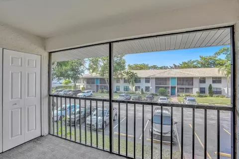 9875 Pineapple Tree #208, Boynton Beach, FL 33436