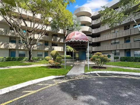 901 Colony Point Cir #116, Pembroke Pines, FL 33026