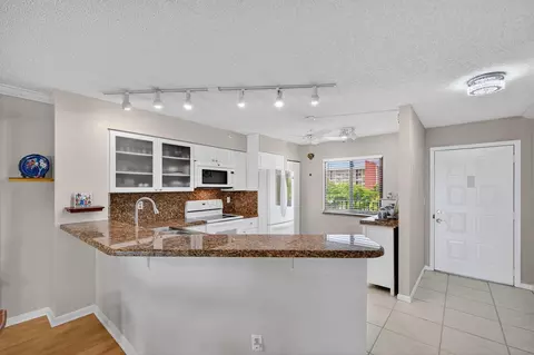 2205 S Cypress Bend Dr #505, Pompano Beach, FL 33069