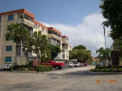 410 NW 68th Ave #301, Plantation, FL 33317