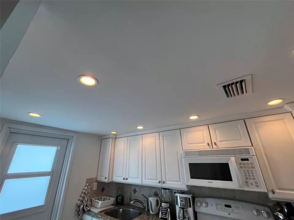 Kitchen - 333 NE 21st Ave #318, Deerfield Beach, FL 33441 photo 2 of 3