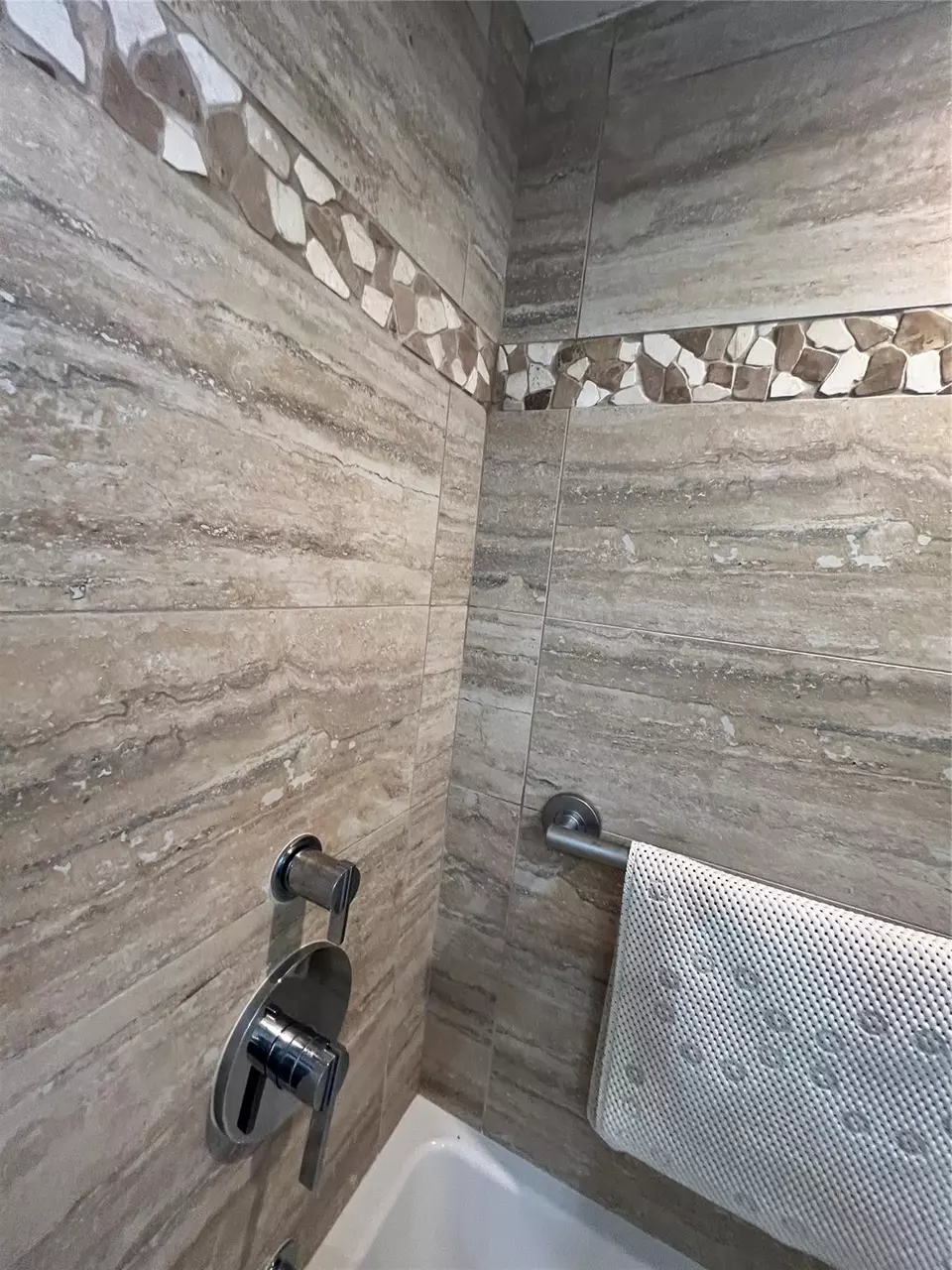 Bath - 333 NE 21st Ave #318, Deerfield Beach, FL 33441 photo 5 of 7