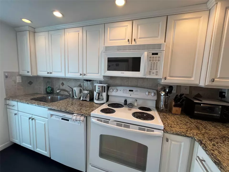 Kitchen - 333 NE 21st Ave #318, Deerfield Beach, FL 33441 photo 1 of 3