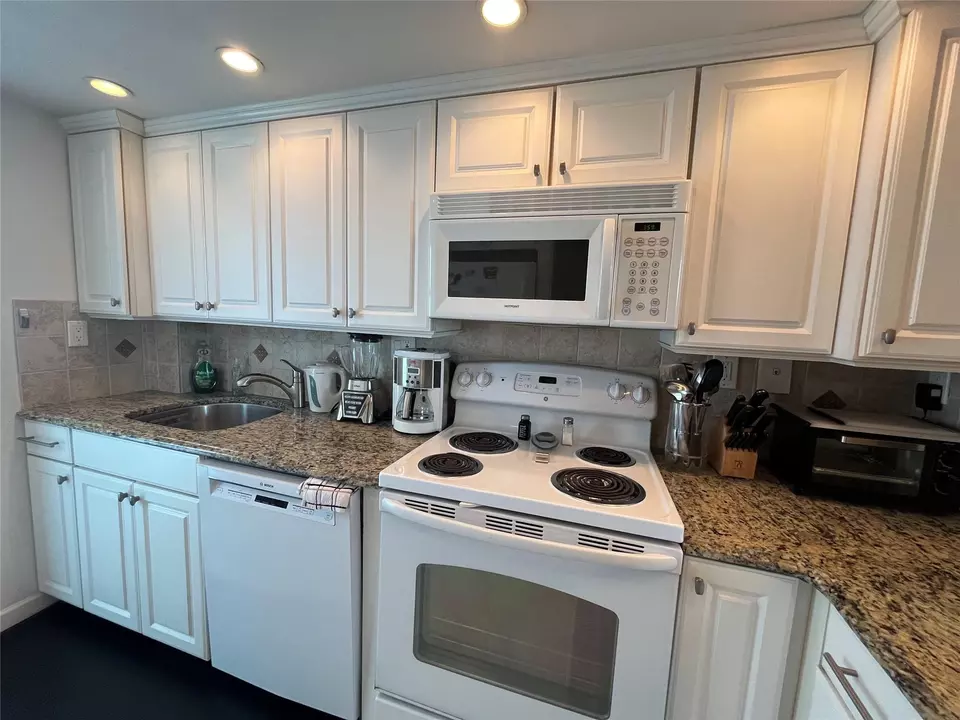 Kitchen - 333 NE 21st Ave #318, Deerfield Beach, FL 33441 photo 3 of 3