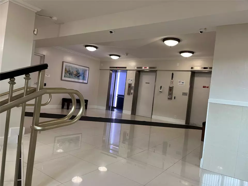Entry Way - 333 NE 21st Ave #318, Deerfield Beach, FL 33441 photo 1 of 1