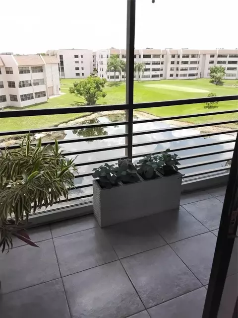 10433 Sunrise Lks #408, Sunrise, FL 33322