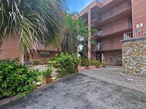 2841 Somerset #400, Lauderdale Lakes, FL 33311