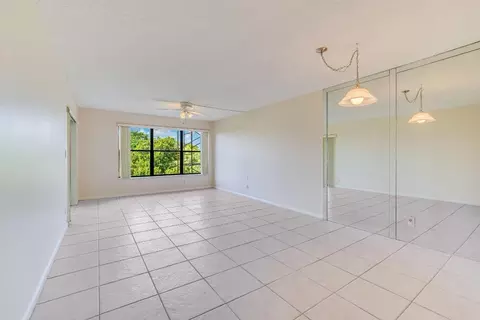 2316 S Cypress Bnd #319, Pompano Beach, FL 33069