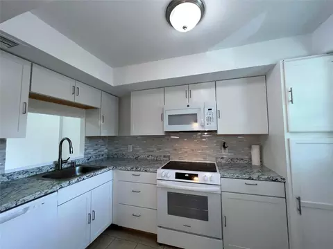 117 Royal Park Dr #2A, Oakland Park, FL 33309