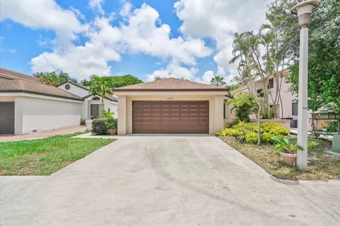 3700 NW 19th St, Coconut Creek, FL 33066