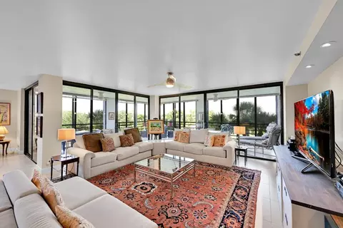 7578 Regency Lk #402, Boca Raton, FL 33433
