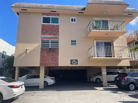 1840 Dewey St #102, Hollywood, FL 33020