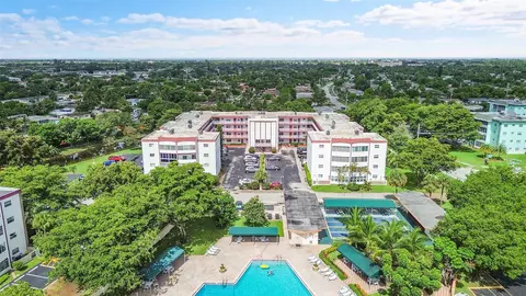 4000 NW 44th Ave #401, Lauderdale Lakes, FL 33319
