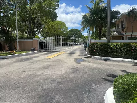 3263 NW 44th St #6, Oakland Park, FL 33309