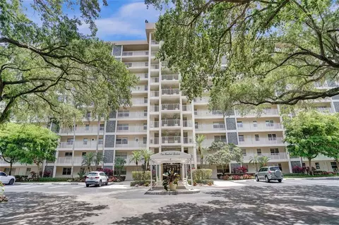 3520 Oaks Way #204, Pompano Beach, FL 33069