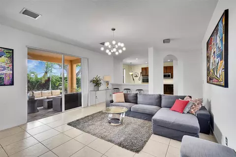 4100 E Gardenia Ave, Weston, FL 33332