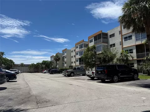 4042 NW 19th #402, Lauderhill, FL 33313