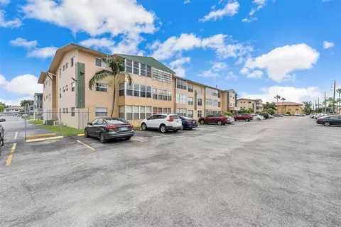 110 Royal Palm #211, Hialeah Gardens, FL 33016