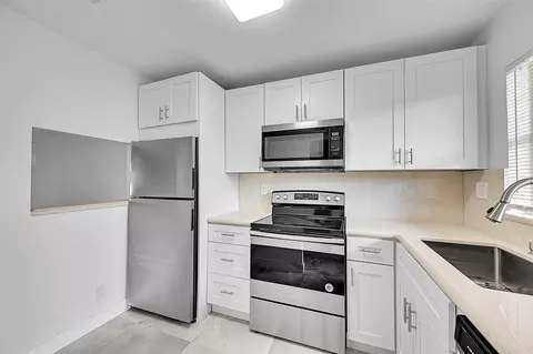 9761 Sunrise Lakes Blvd #301, Sunrise, FL 33322